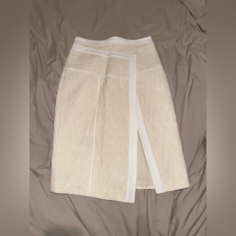 BCBG MAXAZRIA RUNWAY SIZE 4 women’s skirt cream